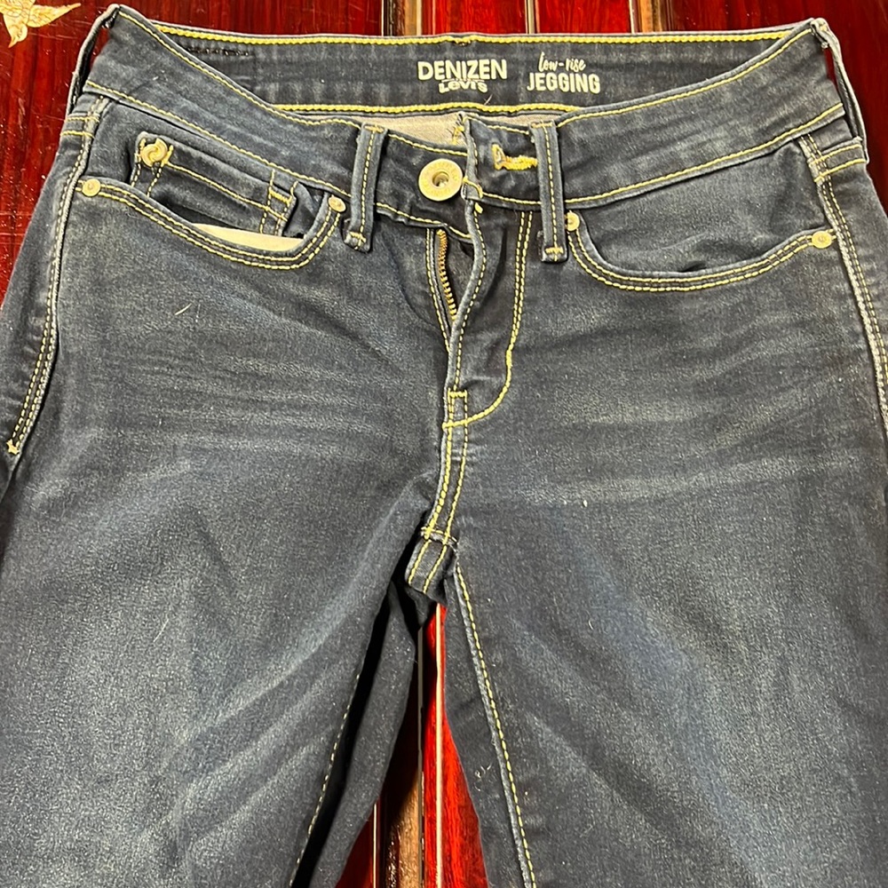 Denizen by Levi. Size 25